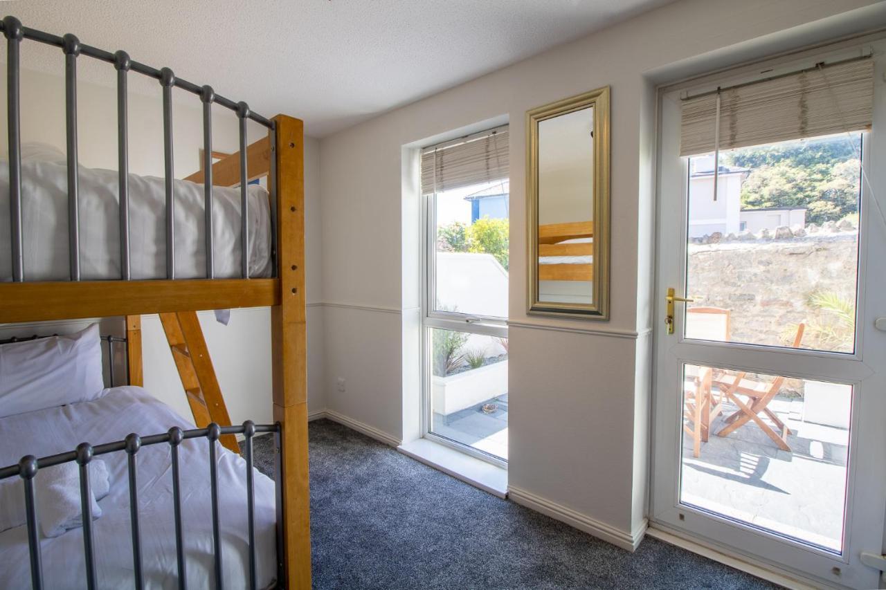 Laurels- 3-beds, Parking, Short Walk To