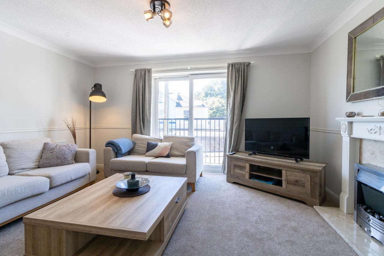 Holiday home Laurels- 3-beds, Parking, Short Walk To