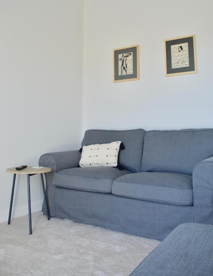 Modern Close To Town Free Parking, Free Wifi, Dogs Allowed, Torquay, Sleeps Four Holiday home Torquay