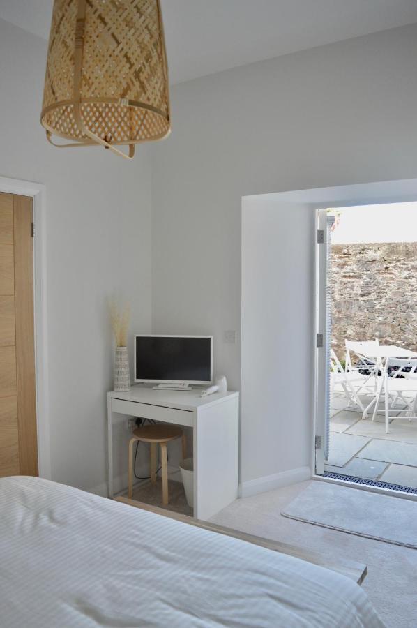Holiday home Modern Close To Town Free Parking, Free Wifi, Dogs Allowed, Torquay, Sleeps Four *