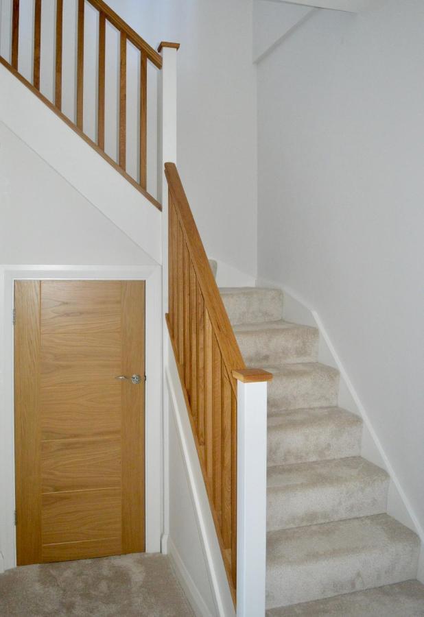 Holiday home Modern Close To Town Free Parking, Free Wifi, Dogs Allowed, Torquay, Sleeps Four Torquay