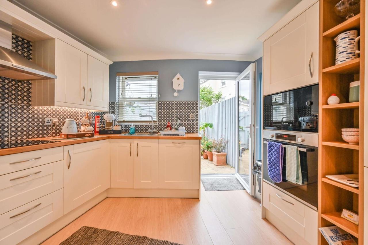 Lisburne Place - Luxury Three Bedroom Town House Torquay