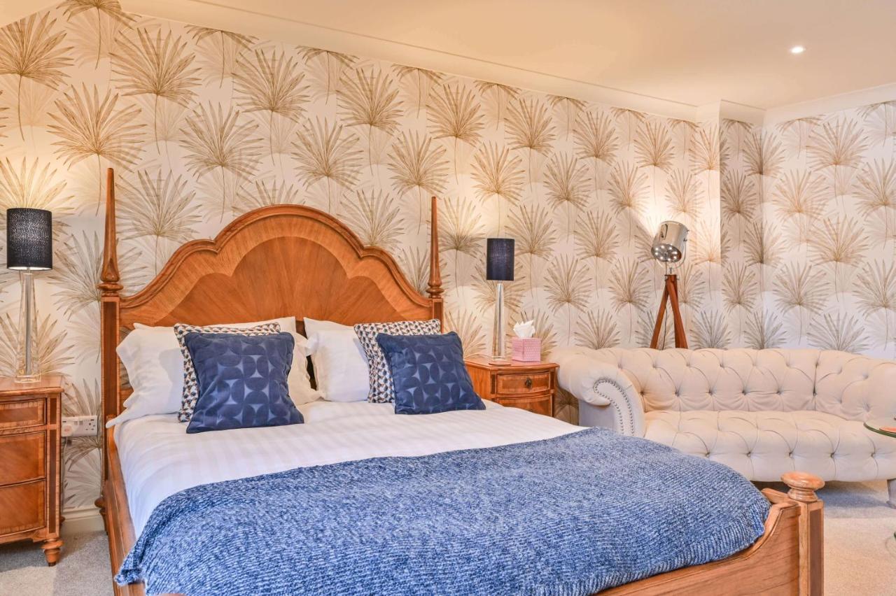 Lisburne Place - Luxury Three Bedroom Town House