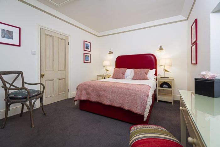 4 Bed - Torquay