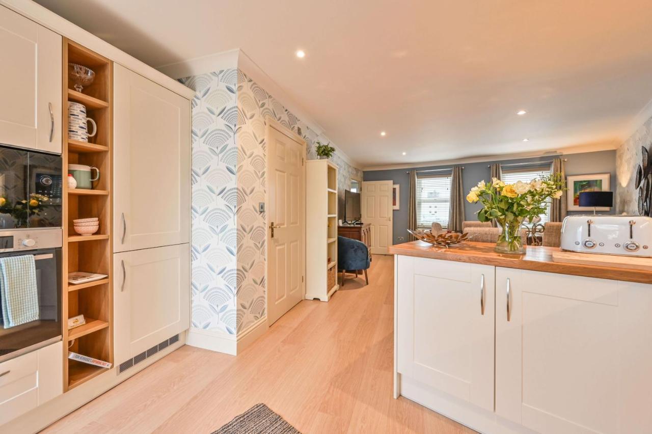 Lisburne Place - Luxury Three Bedroom Town House Torquay