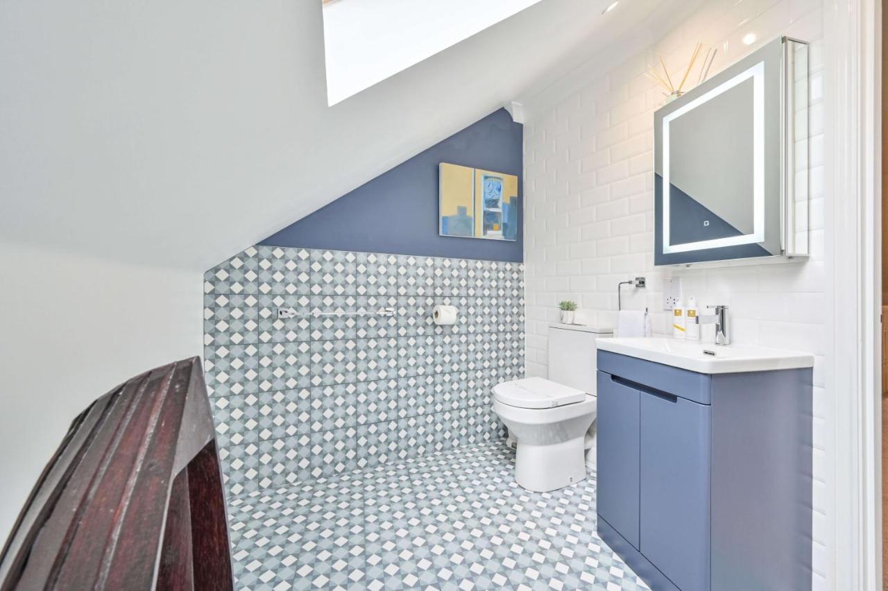 Holiday home Lisburne Place - Luxury Three Bedroom Town House *