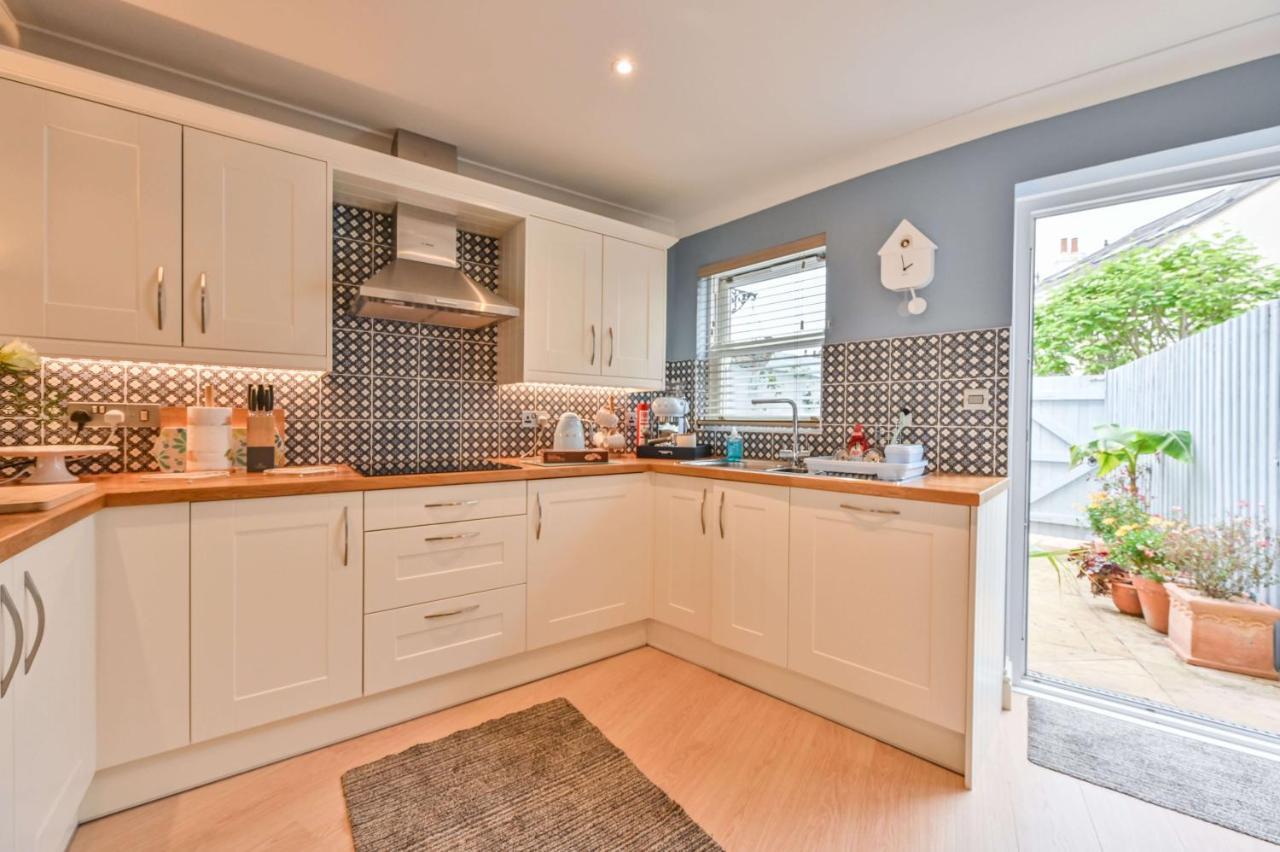 Lisburne Place - Luxury Three Bedroom Town House * Torquay
