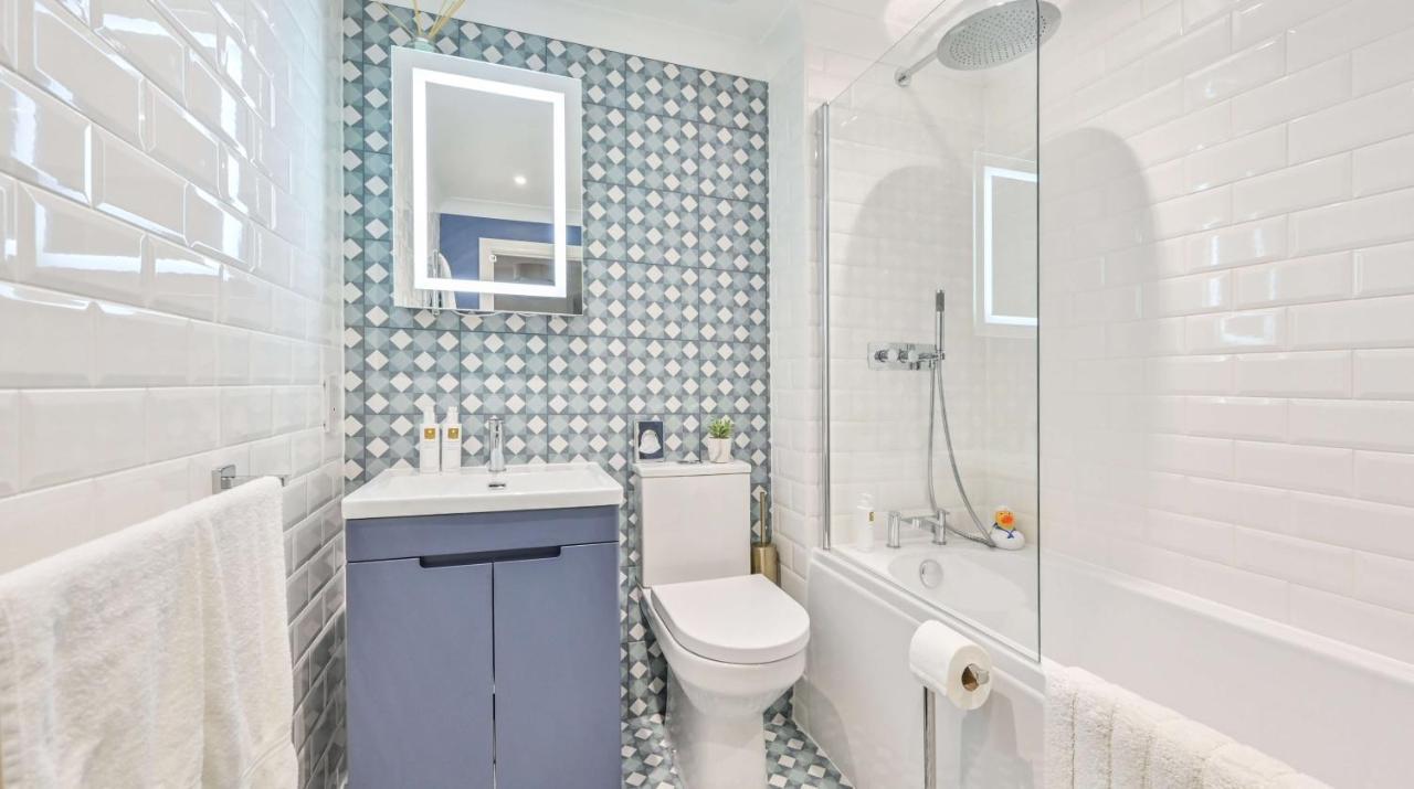 Holiday home Lisburne Place - Luxury Three Bedroom Town House *