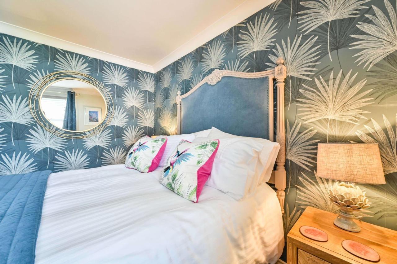 Lisburne Place - Luxury Three Bedroom Town House