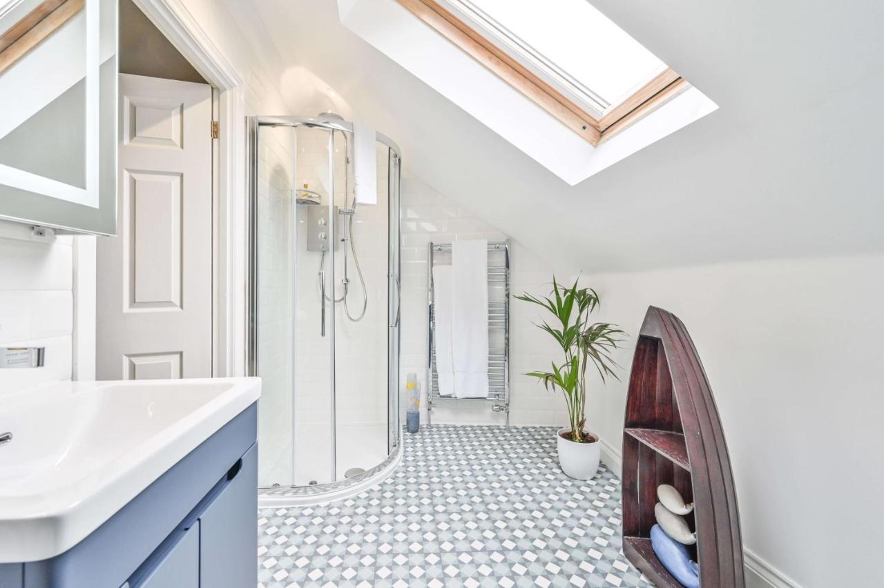 Lisburne Place - Luxury Three Bedroom Town House Holiday home