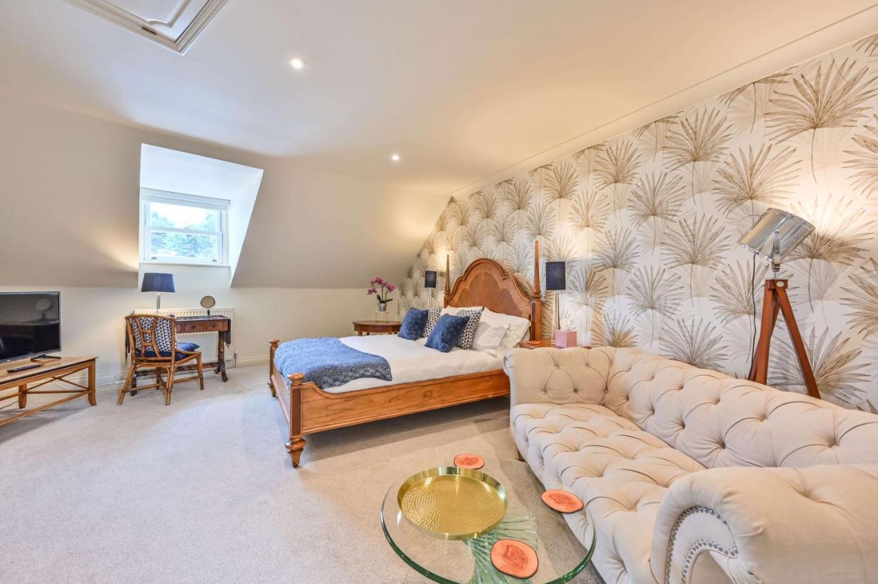 Lisburne Place - Luxury Three Bedroom Town House