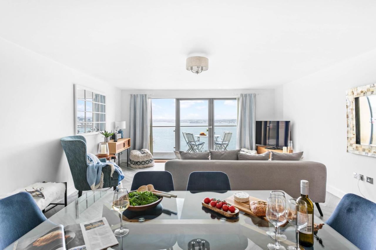 A7 Masts - Striking Beach Bolthole With Beautiful Sea Views Private Balcony & Parking Torquay