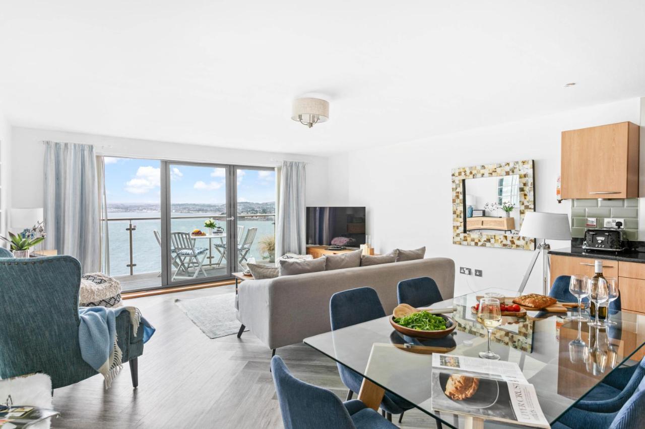 A7 Masts - Striking Beach Bolthole With Beautiful Sea Views Private Balcony & Parking * Torquay