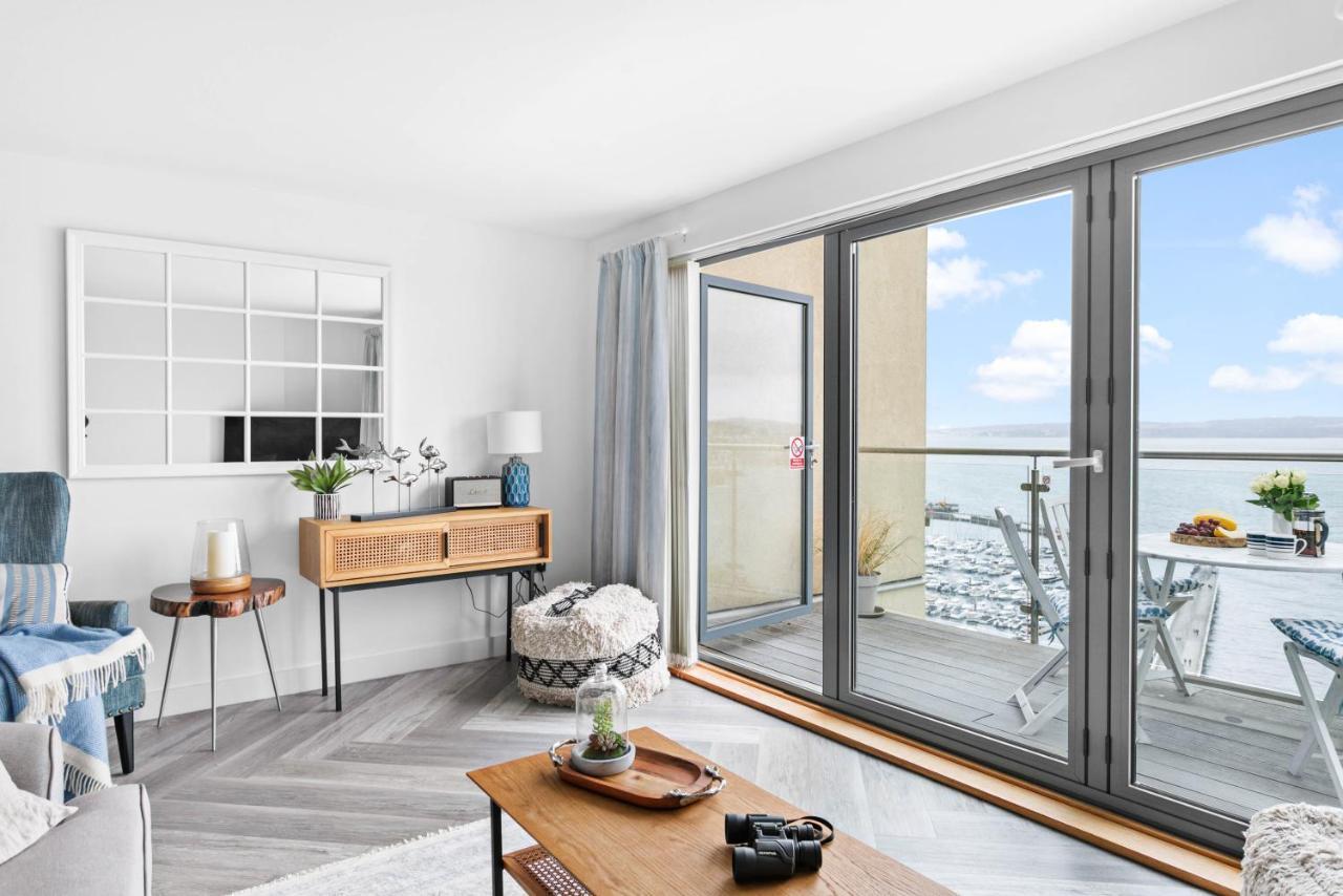 A7 Masts - Striking Beach Bolthole With Beautiful Sea Views Private Balcony & Parking