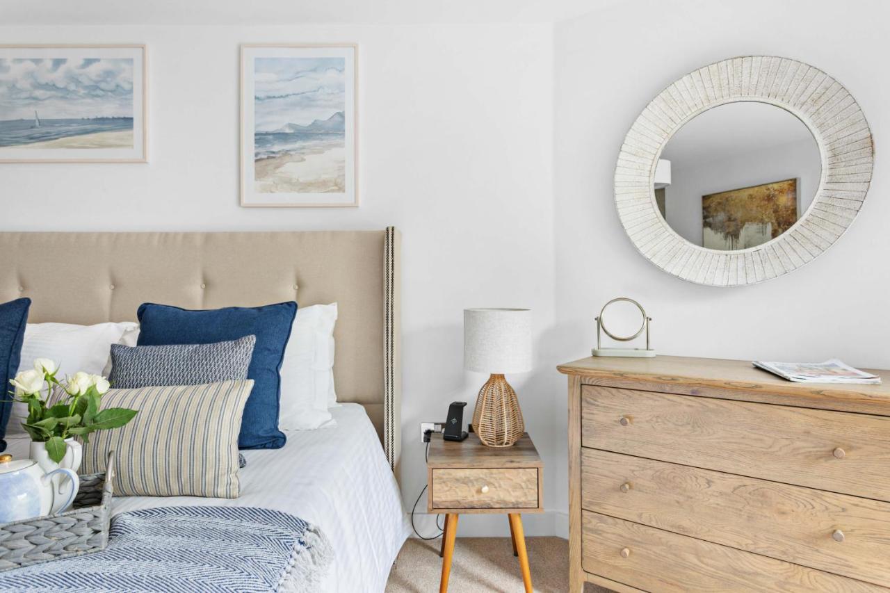 Apartamento A7 Masts - Striking Beach Bolthole With Beautiful Sea Views Private Balcony & Parking Torquay