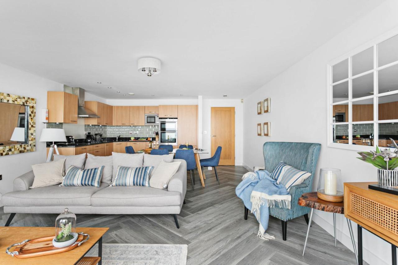 A7 Masts - Striking Beach Bolthole With Beautiful Sea Views Private Balcony & Parking Apartamento *