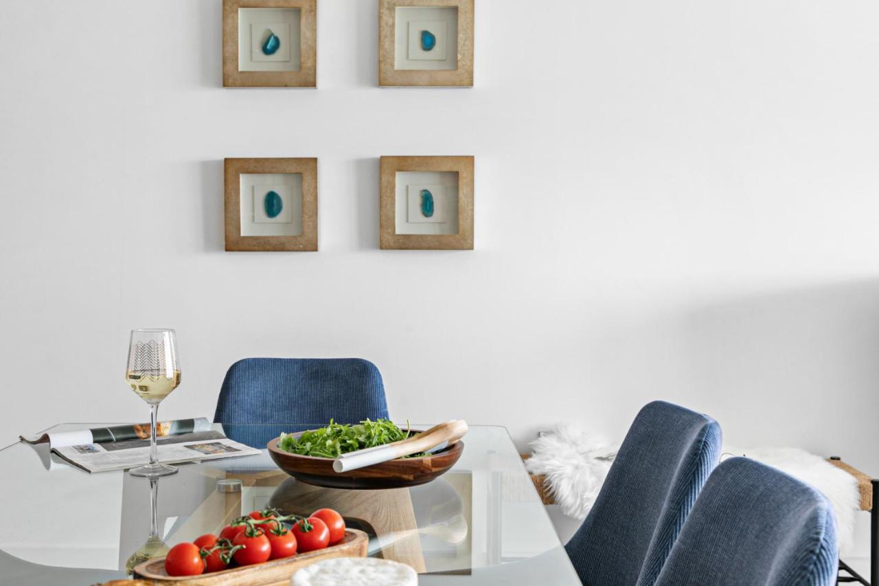 Apartamento A7 Masts - Striking Beach Bolthole With Beautiful Sea Views Private Balcony & Parking