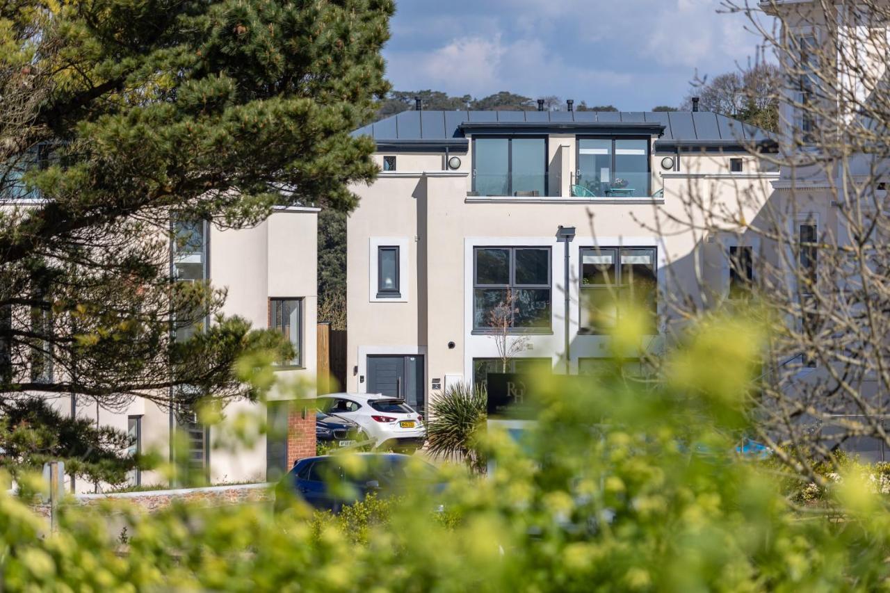 Rutland Heights: Coastal Retreat With Sea Views And Ev Charging