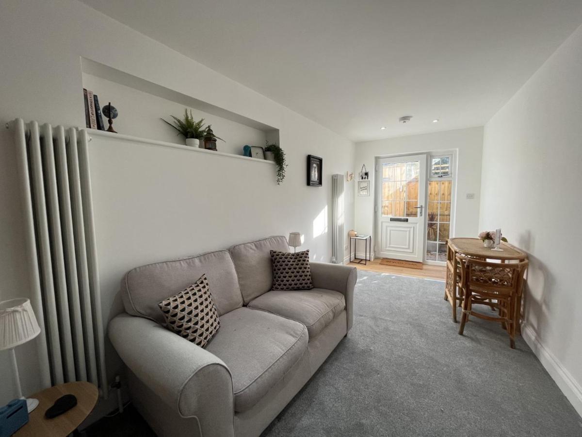 Apartment St Annex, Boutique Holiday For 2 People In - With Private Hot Tub!