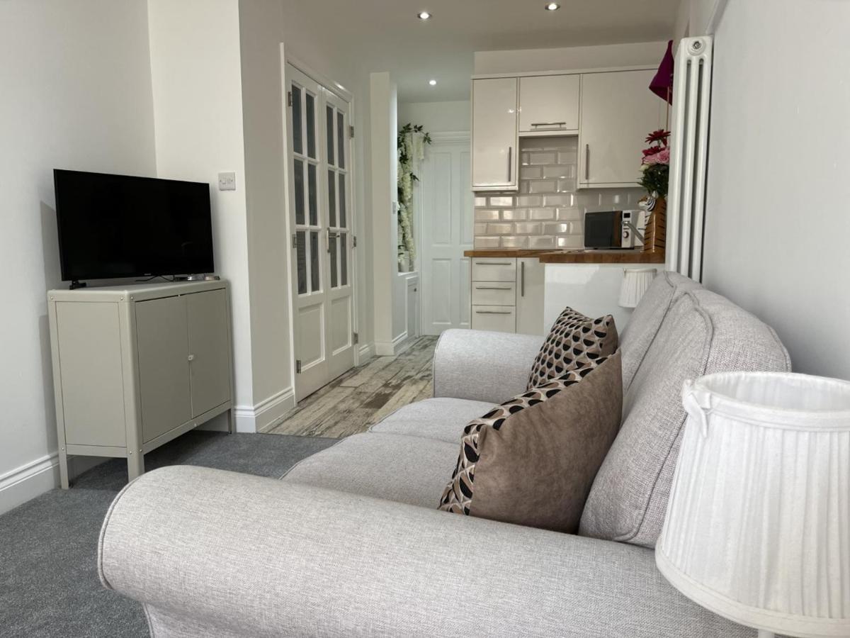 St Annex, Boutique Holiday For 2 People In - With Private Hot Tub! Apartment *