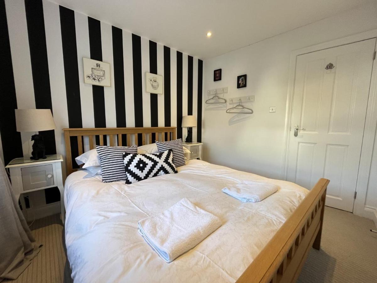 St Annex, Boutique Holiday For 2 People In - With Private Hot Tub! Torquay