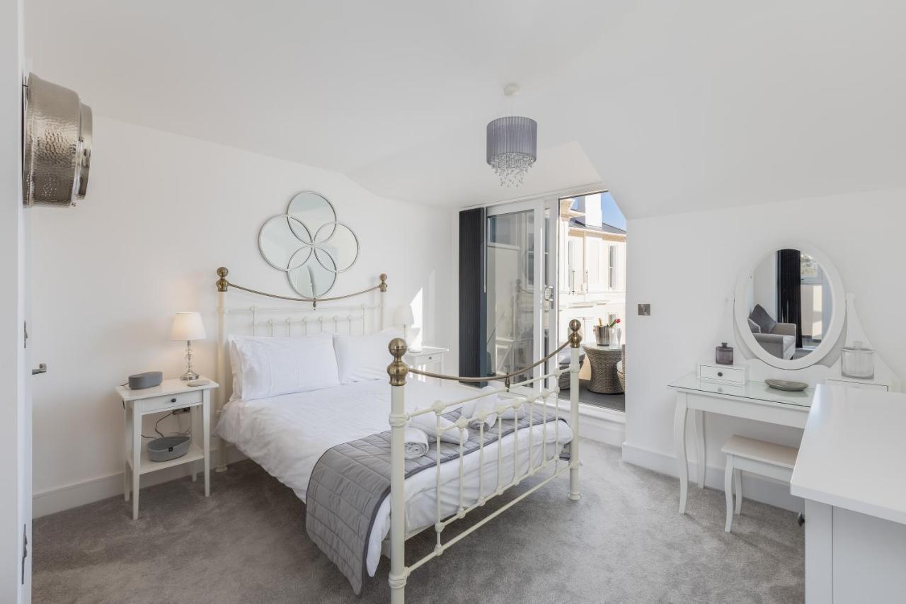 Rutland Heights: Coastal Retreat With Sea Views And Ev Charging Holiday home *