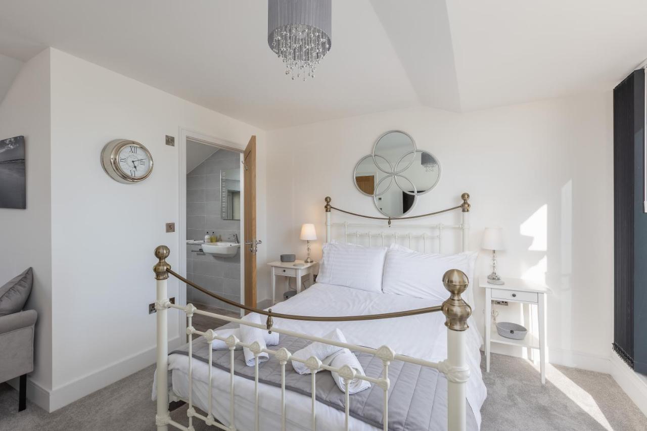Rutland Heights: Coastal Retreat With Sea Views And Ev Charging