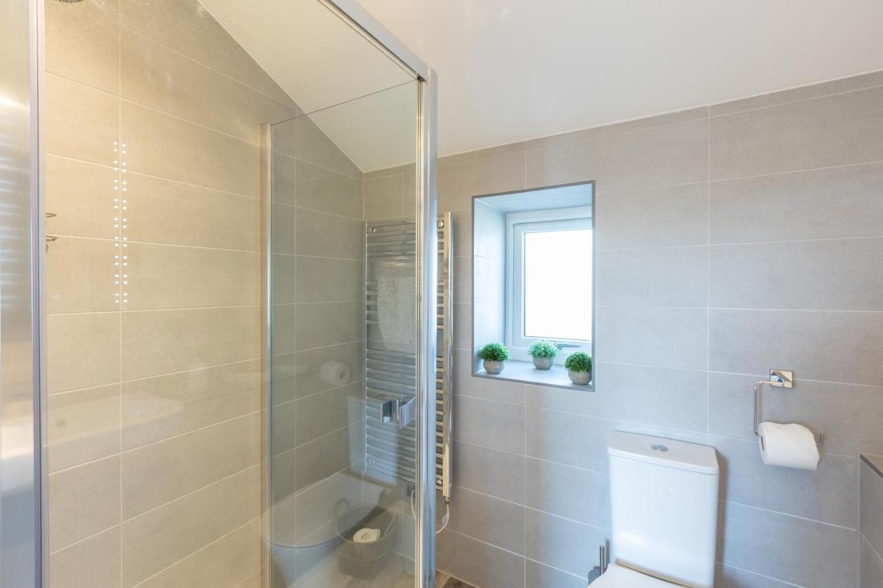 Rutland Heights: Coastal Retreat With Sea Views And Ev Charging Holiday home Torquay