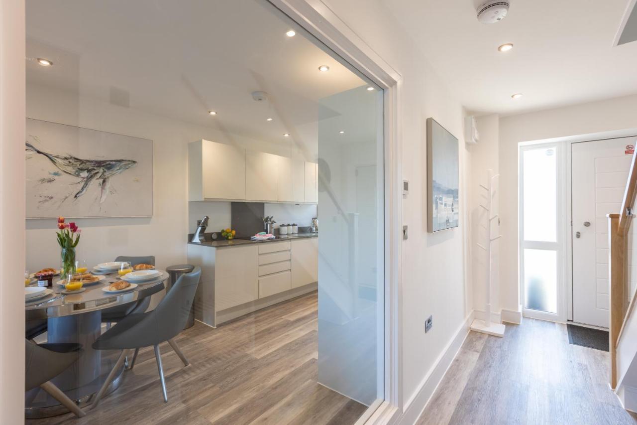 Rutland Heights: Coastal Retreat With Sea Views And Ev Charging