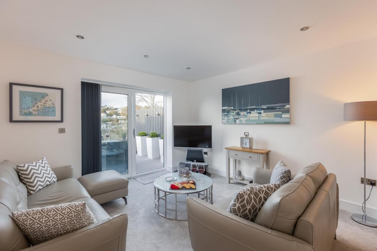 Rutland Heights: Coastal Retreat With Sea Views And Ev Charging *