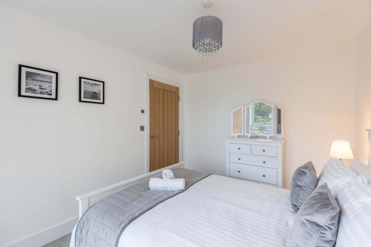 Rutland Heights: Coastal Retreat With Sea Views And Ev Charging