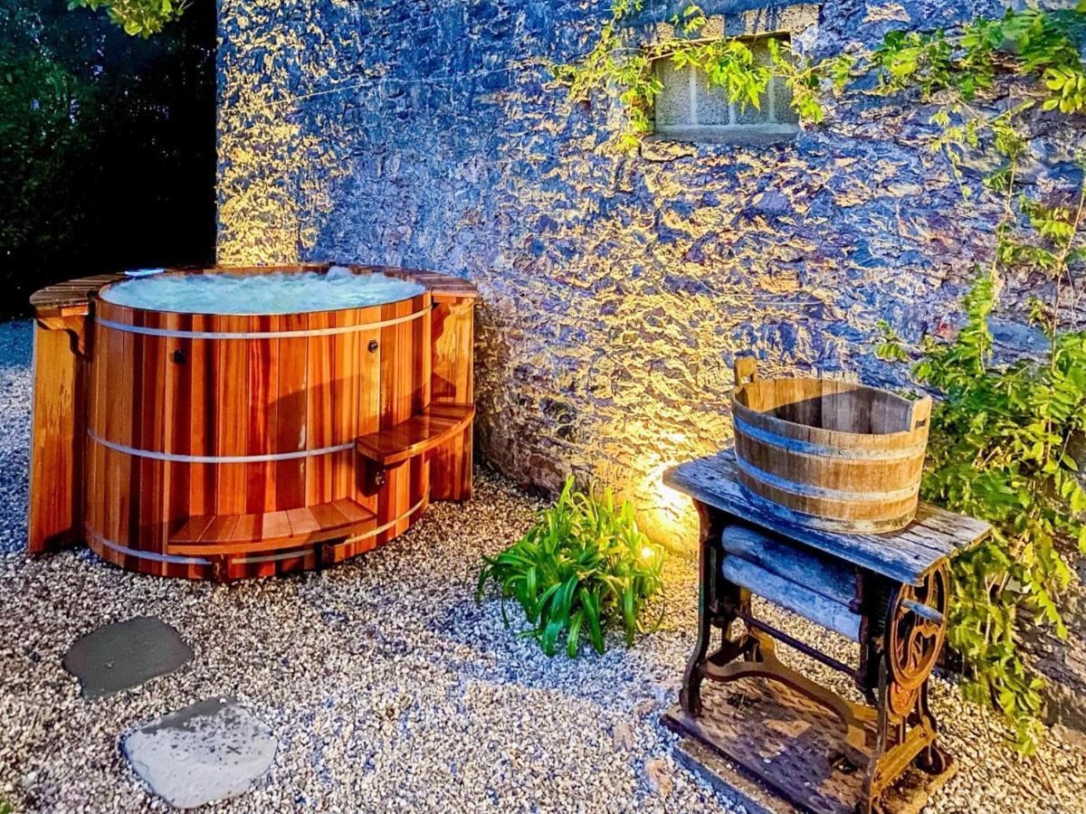 Villa St Anne's Manor - Luxury With Hot Tub
