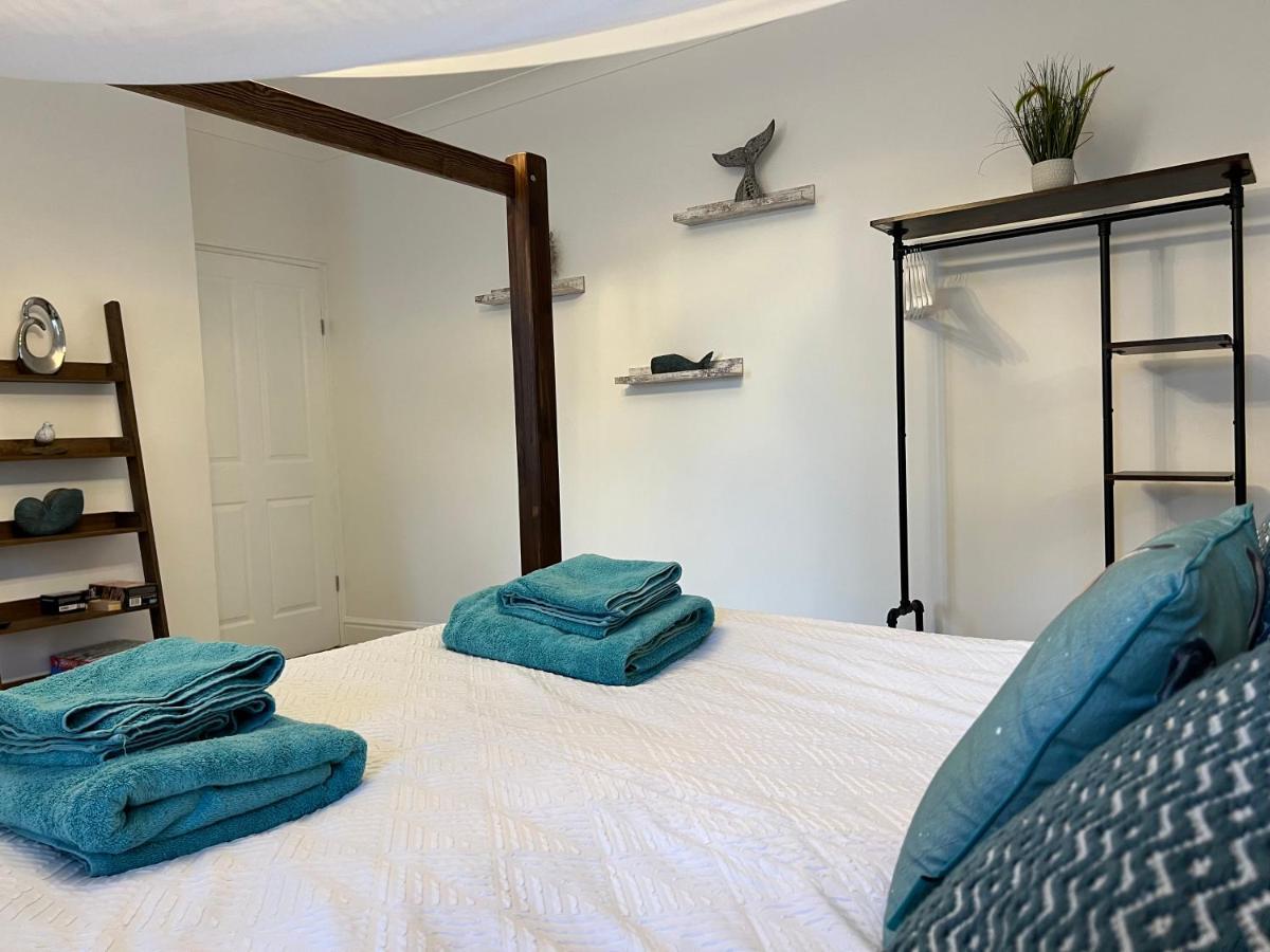 Apartment Large Three Bed Two Bathroom Flat In