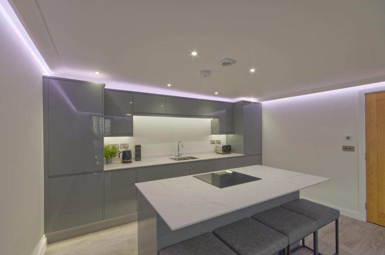 Marina Walk: Luxe Coastal Near Marina Apartment