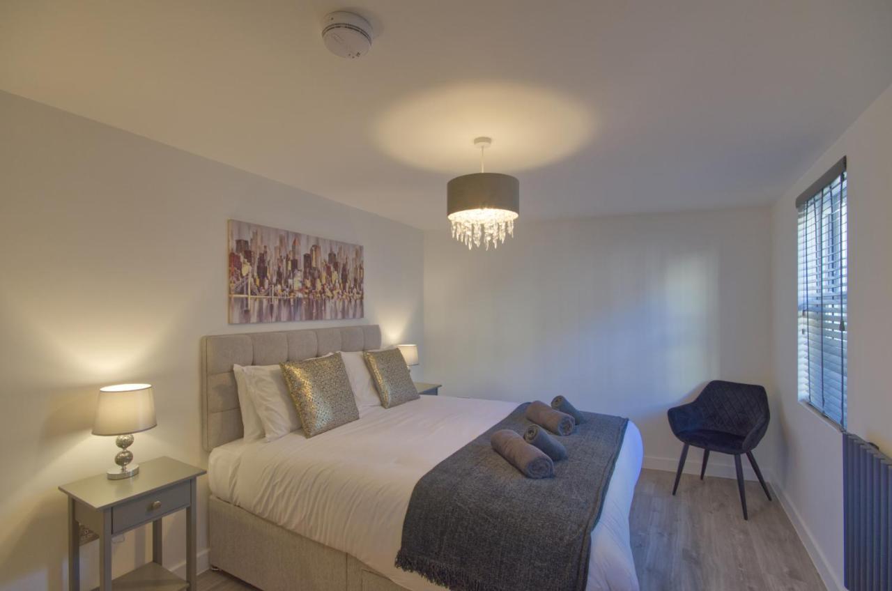 Marina Walk: Luxe Coastal Near Marina Apartment