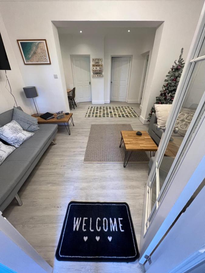 Large Three Bed Two Bathroom Flat In Torquay