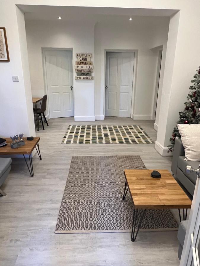 Large Three Bed Two Bathroom Flat In * Torquay