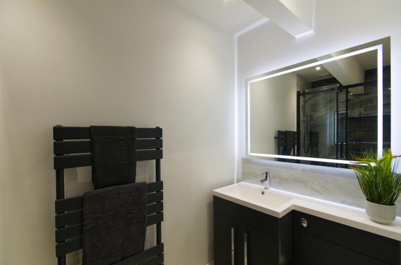 Apartment Harbour Heights: Luxury Coastal Retreat In The Riviera *