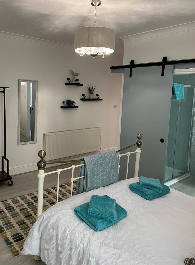 Apartment Large Three Bed Two Bathroom Flat In *
