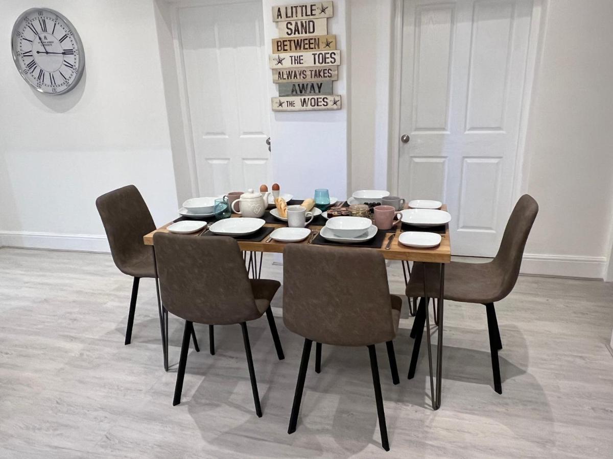 Apartment Large Three Bed Two Bathroom Flat In *