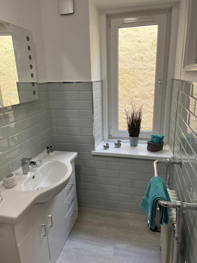 Large Three Bed Two Bathroom Flat In