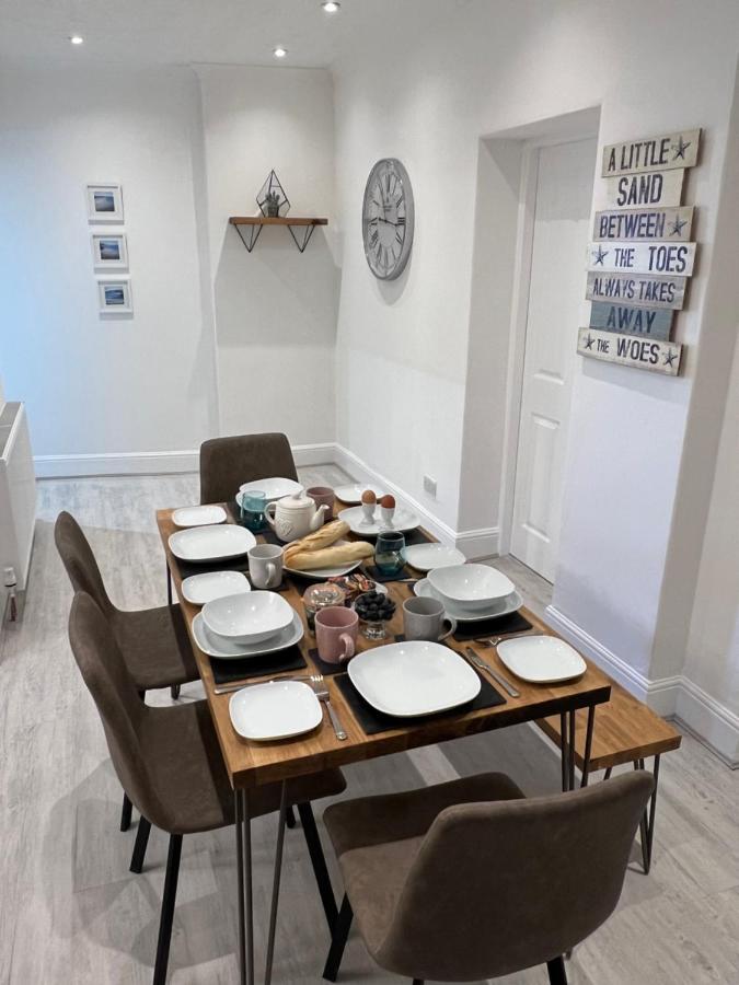 Large Three Bed Two Bathroom Flat In Apartment Torquay
