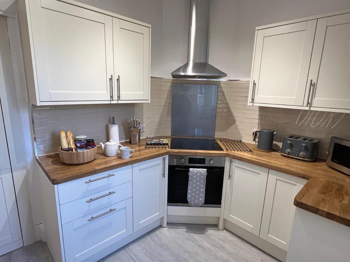 Large Three Bed Two Bathroom Flat In Torquay