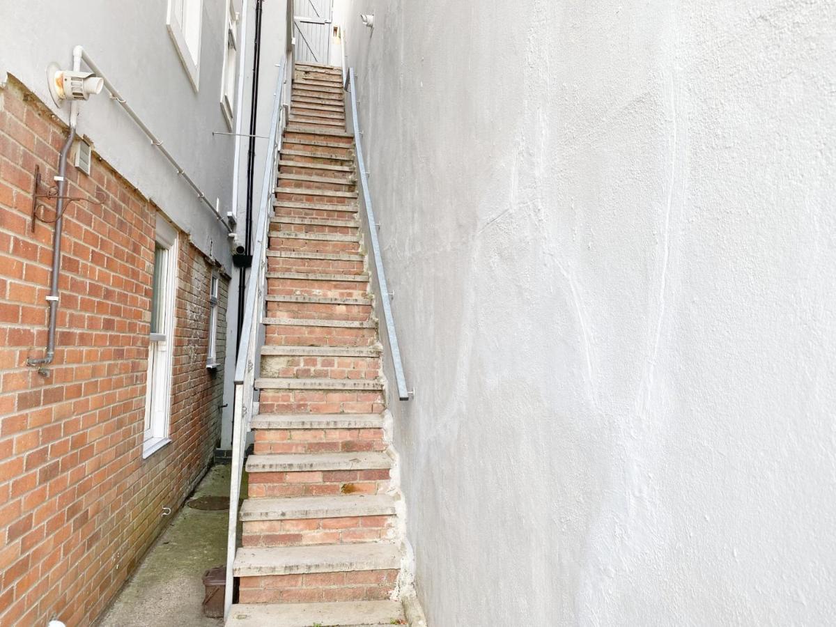 Ockendon House Apartment