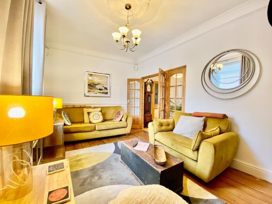 Four-tunes Just 2 Mins Walk From Harbour Holiday home Torquay