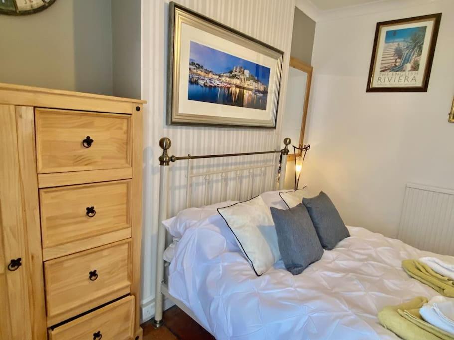Holiday home Four-tunes Just 2 Mins Walk From Harbour Torquay