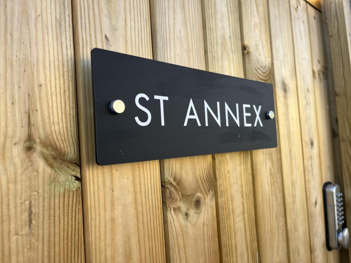 Apartment St Annex, Boutique Holiday For 2 People In - With Private Hot Tub!