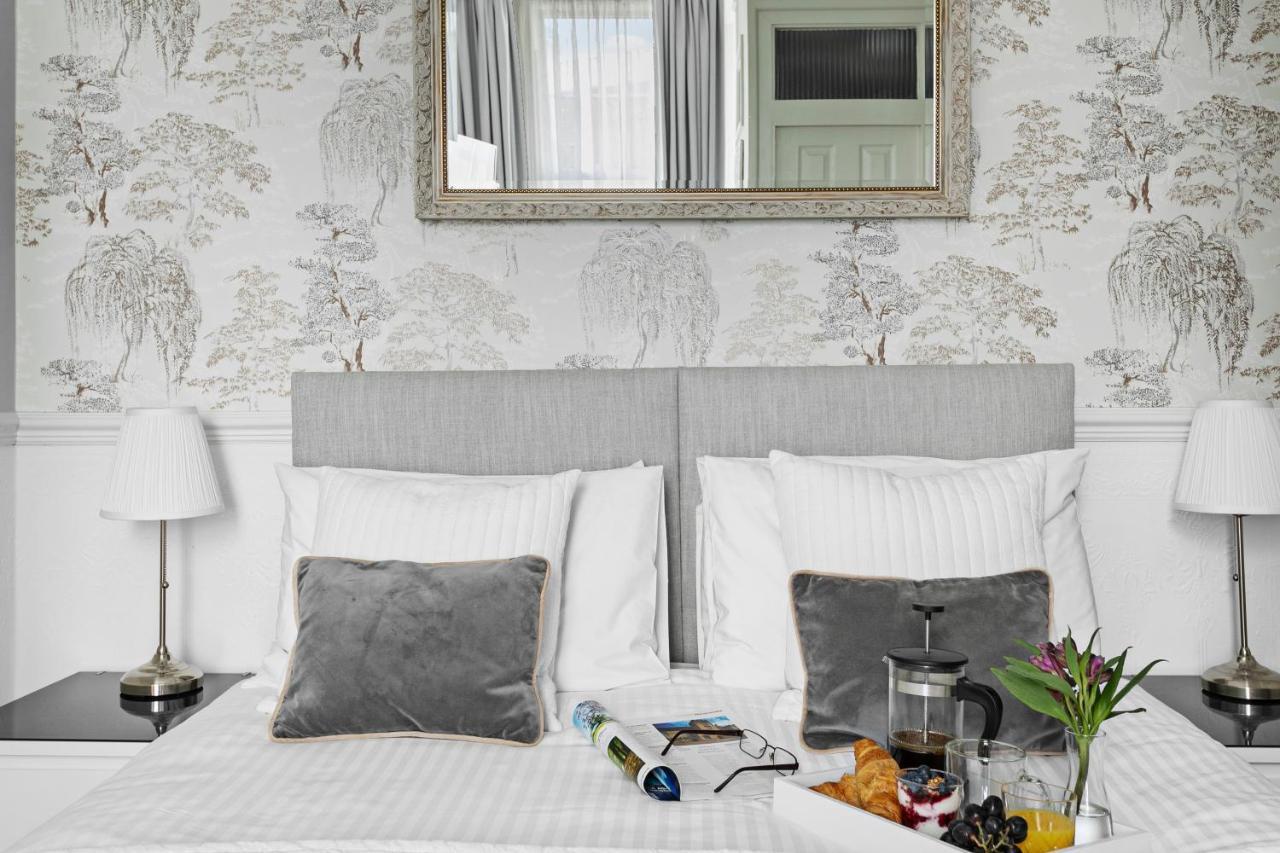 Sandway House 4*