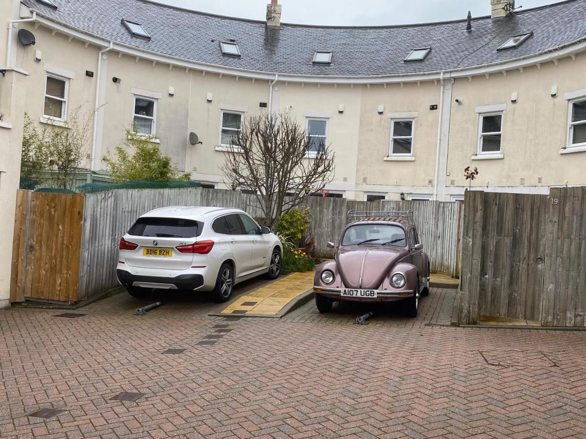 Lisburne Place - Luxury Three Bedroom Town House Holiday home *