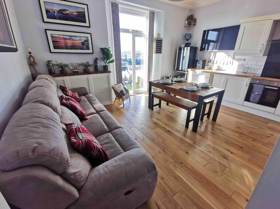 Number 7 Stunning Sea Views *
